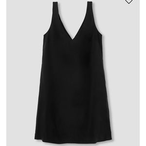 Universal Standard jade dress, v-neck with pockets